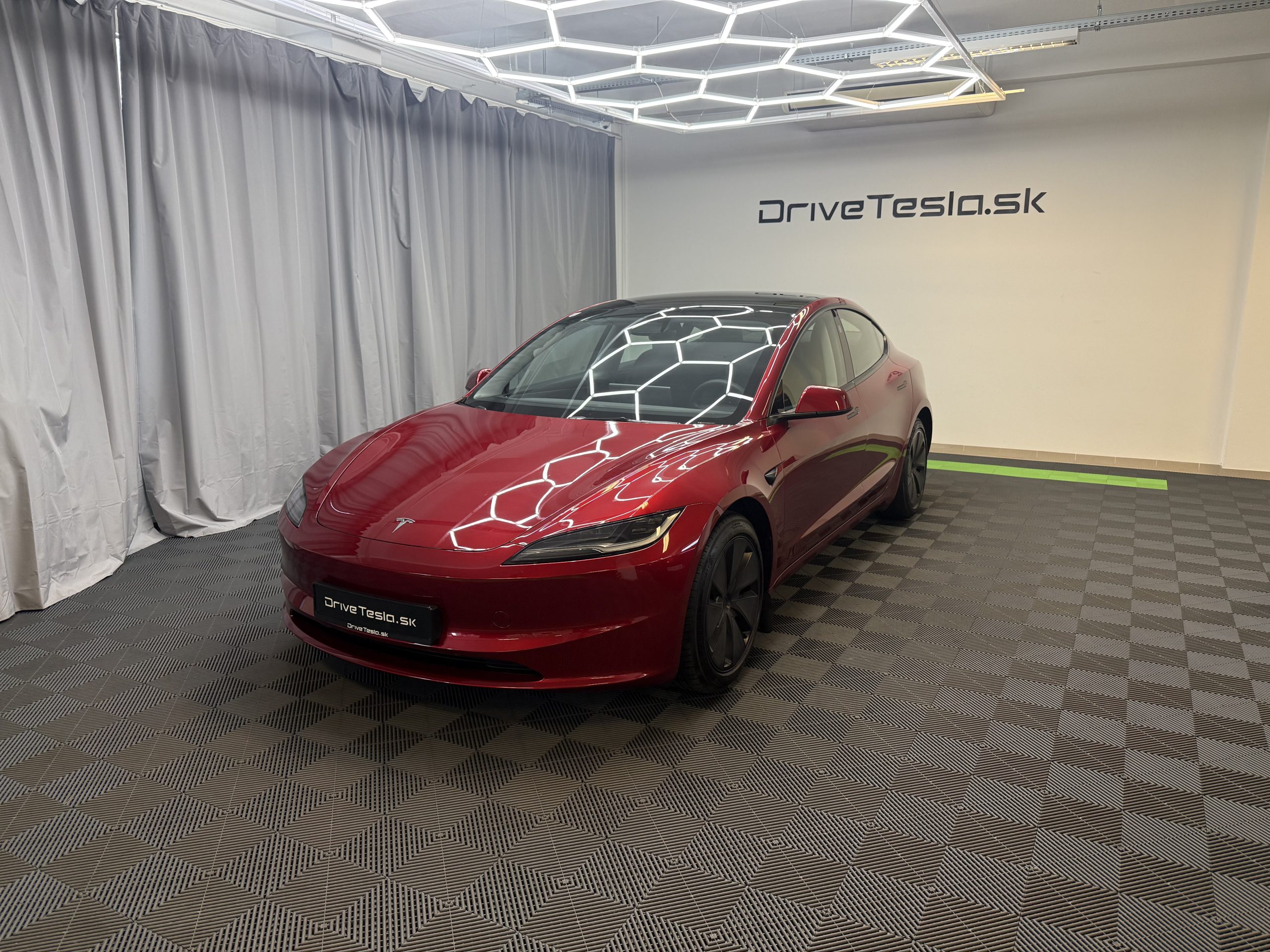 IMG_7667 Tesla Model 3 Premium Long Range AWD 2024 - Leo – Obrázok 1